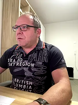 coupleLatinaLovers online show from December 2025 06:08:02 AM