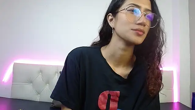 Snapshot of KaitlynLoveCam chatting on March 2025 04:21:02 AM KaitlynLoveCam online show from March 2025 04:21:02 AM