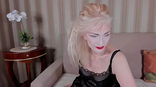 Rita Farel online show from November 2025 09:05:02 PM