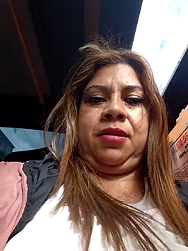 Snapshot of Laura-Hernandez chatting on June 2026 08:36:01 PM Laura-Hernandez online show from June 2026 08:36:01 PM