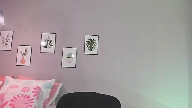 Maia W10 online show from October 2025 12:25:01 PM