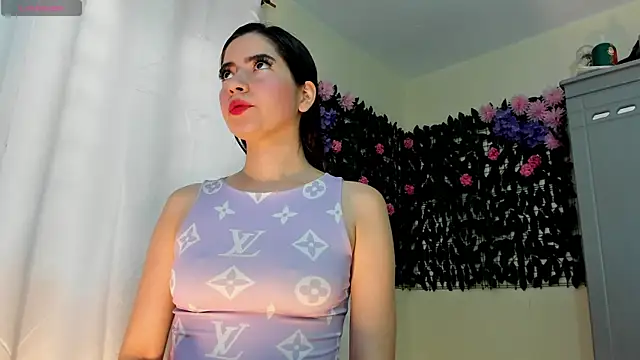 sweetieandjuicyy online show from April 2026 03:48:02 PM