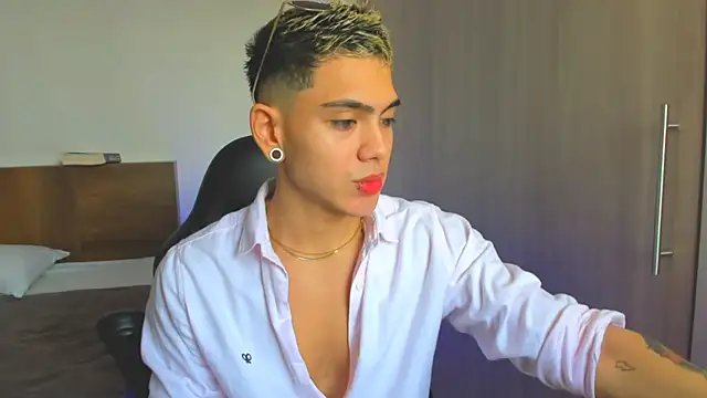 Stevenn 77 online show from December 2024 04:43:01 PM