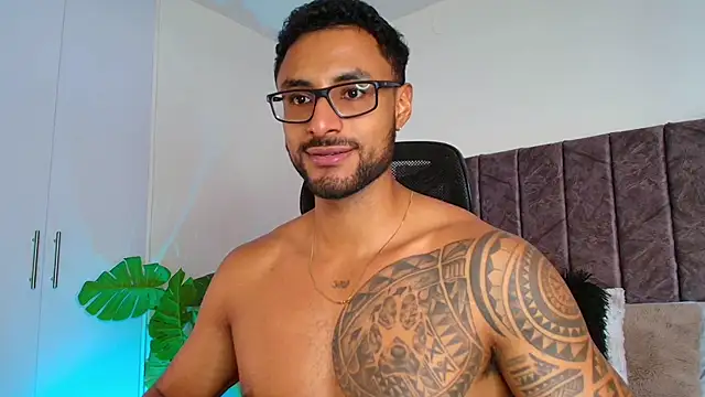 LiamGarcia1 online show from October 2025 04:04:02 PM