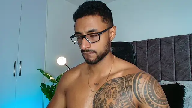 LiamGarcia1 online show from October 2025 02:36:01 PM