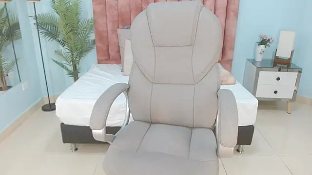 sussy leon online show from November 2025 03:50:01 AM