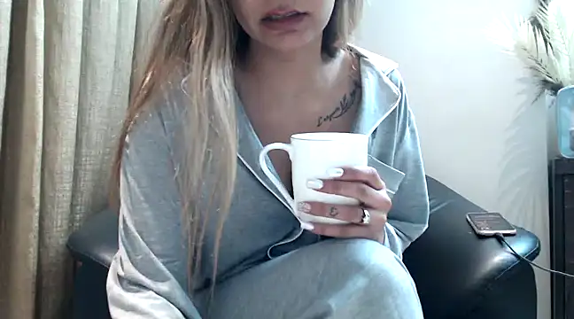 Snapshot of trippy_tina chatting on December 2024 02:11:01 PM trippy tina online show from December 2024 02:11:01 PM