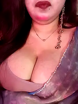Suhanakhan00 online show from June 2026 07:22:02 AM
