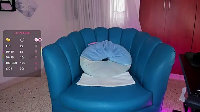 Julie Markk online show from December 2025 08:38:02 PM