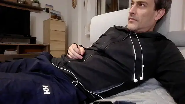 basquehotboy online show from May 2026 09:20:01 PM