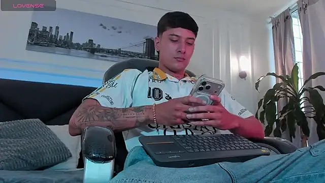 Damian23   online show from March 2026 02:17:01 PM