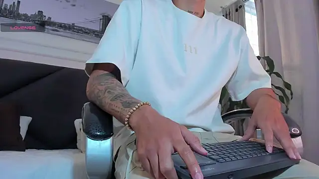 Damian23   online show from April 2026 12:44:02 PM