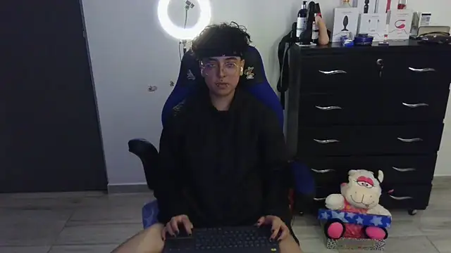 thomascooper7 online show from March 2025 12:43:01 AM