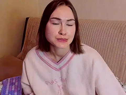 Snapshot of sleeeep_y chatting on February 2026 02:14:01 PM sleeeep y online show from February 2026 02:14:01 PM