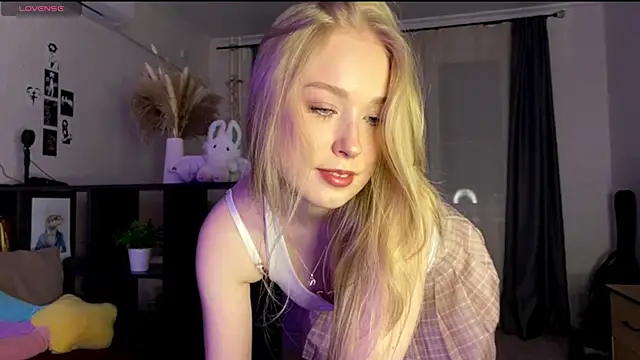 Snapshot of SweetDarcy chatting on October 2025 03:22:02 PM SweetDarcy online show from October 2025 03:22:02 PM