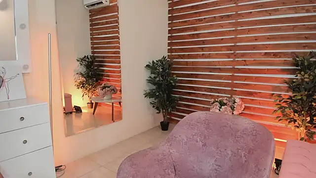 Sapphire Venuss online show from January 2025 09:58:01 PM