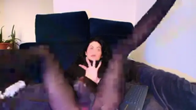 miabeautyxx online show from November 2025 06:20:02 PM