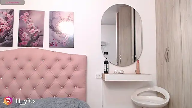 lily f00x online show from January 2026 12:32:02 PM