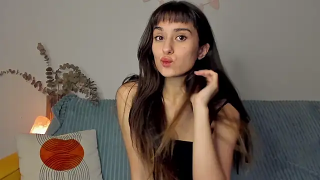 erika hoiree online show from October 2025 05:02:02 AM