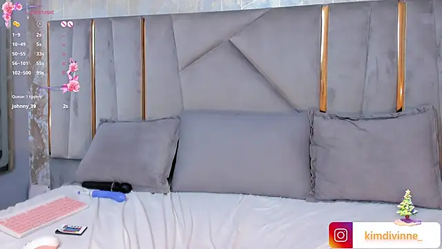 Snapshot of KimDevinne chatting on December 2024 11:42:02 AM KimDevinne online show from December 2024 11:42:02 AM