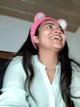 Snapshot of KimDevinne chatting on February 2025 09:07:02 PM KimDevinne online show from February 2025 09:07:02 PM