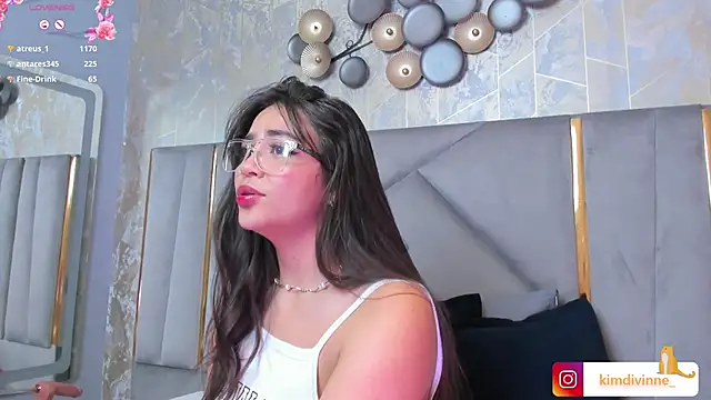 Snapshot of KimDevinne chatting on February 2025 09:05:01 AM KimDevinne online show from February 2025 09:05:01 AM