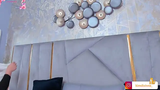 Snapshot of KimDevinne chatting on February 2025 02:51:02 AM KimDevinne online show from February 2025 02:51:02 AM