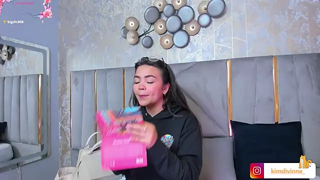 Snapshot of KimDevinne chatting on February 2025 02:32:02 AM KimDevinne online show from February 2025 02:32:02 AM