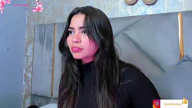 Snapshot of KimDevinne chatting on October 2025 02:34:01 AM KimDevinne online show from October 2025 02:34:01 AM