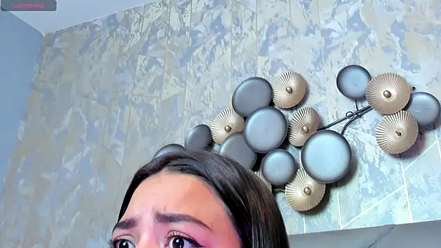 Snapshot of KimDevinne chatting on November 2025 03:06:02 AM KimDevinne online show from November 2025 03:06:02 AM