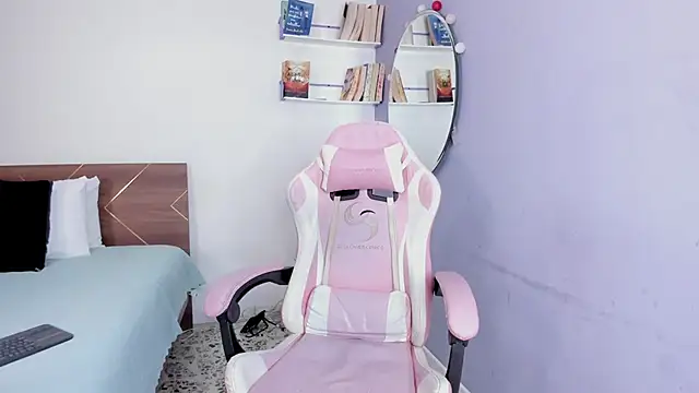 Snapshot of amber_maxwell chatting on February 2025 08:35:02 PM amber maxwell online show from February 2025 08:35:02 PM