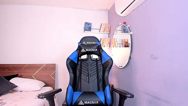 Snapshot of amber_maxwell chatting on February 2025 08:43:02 PM amber maxwell online show from February 2025 08:43:02 PM