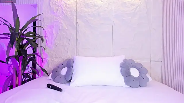 AnahinClar online show from April 2026 12:13:01 PM