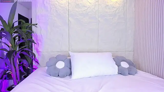 AnahinClar online show from April 2026 12:10:01 PM