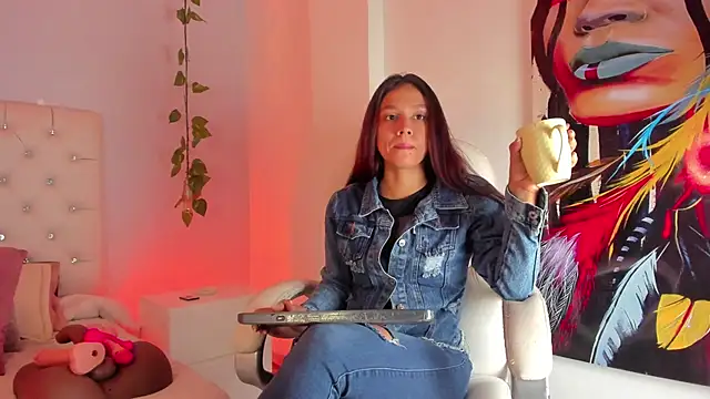 Luci And Sofi online show from January 2026 01:05:02 PM