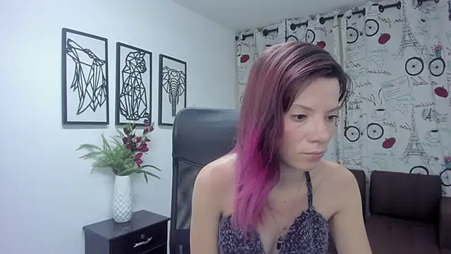 Snapshot of DanaaRey chatting on February 2025 11:28:02 AM DanaaRey online show from February 2025 11:28:02 AM