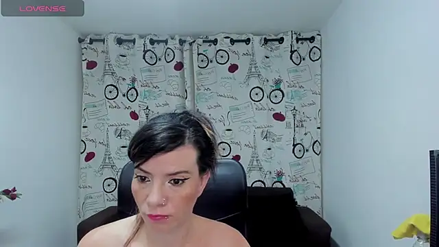 Snapshot of DanaaRey chatting on November 2025 12:18:01 PM DanaaRey online show from November 2025 12:18:01 PM