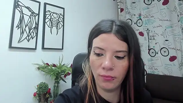 Snapshot of DanaaRey chatting on November 2025 04:18:02 PM DanaaRey online show from November 2025 04:18:02 PM