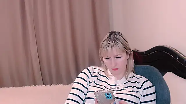 Snapshot of Incredible_Ariela chatting on February 2025 01:30:01 PM Incredible Ariela online show from February 2025 01:30:01 PM
