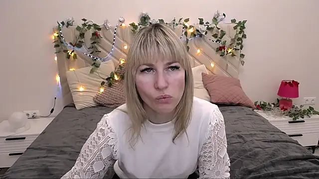 Snapshot of Incredible_Ariela chatting on March 2025 11:48:01 AM Incredible Ariela online show from March 2025 11:48:01 AM