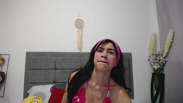 Snapshot of Vicky_Love_ chatting on February 2025 10:48:02 AM Vicky Love  online show from February 2025 10:48:02 AM