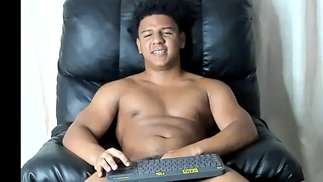 Snapshot of May_Dylan1 chatting on March 2025 12:07:02 AM May Dylan1 online show from March 2025 12:07:02 AM