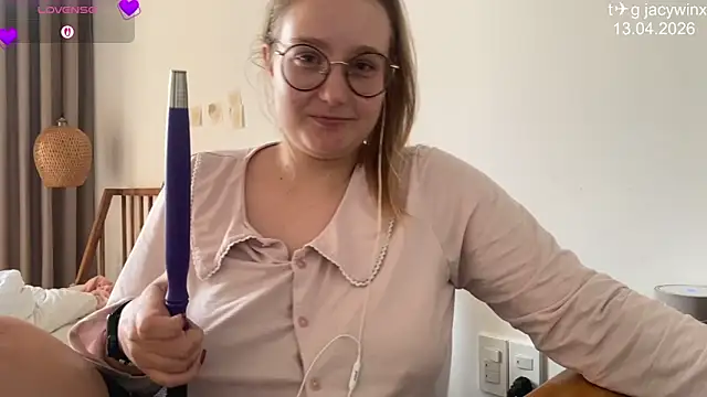 JacyWinslat online show from April 2026 10:10:01 AM