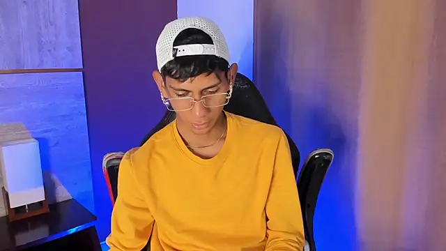 Nick Collins18 online show from October 2025 09:25:02 PM