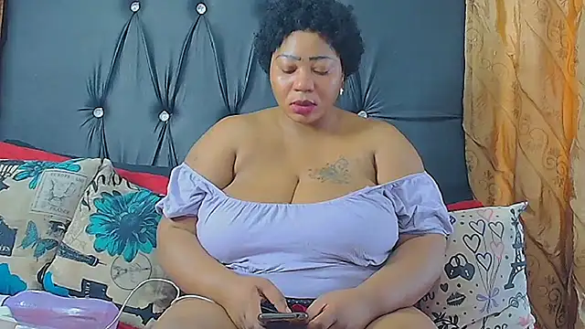 HUMONGUOUSTITSS online show from December 2024 07:39:02 AM