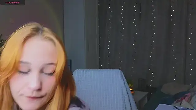 Snapshot of MaryRace chatting on November 2025 12:04:01 PM MaryRace online show from November 2025 12:04:01 PM