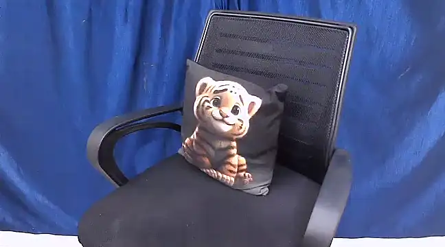 Snapshot of cutie-pie8 chatting on February 2025 09:34:02 PM cutie-pie8 online show from February 2025 09:34:02 PM