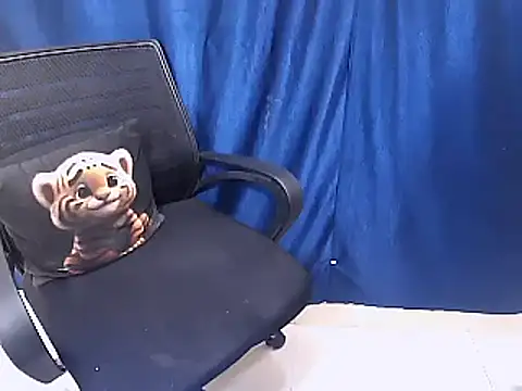 Snapshot of cutie-pie8 chatting on February 2025 08:18:01 PM cutie-pie8 online show from February 2025 08:18:01 PM