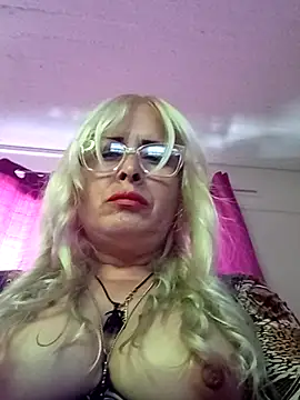 Rousmk1 online show from December 2025 01:28:02 PM