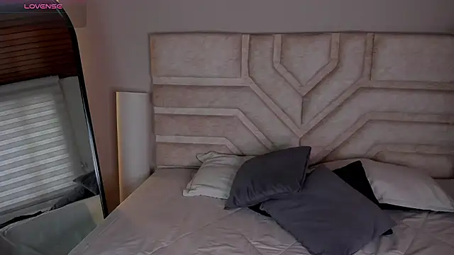 Rebeca Williams  online show from February 2026 01:11:01 PM